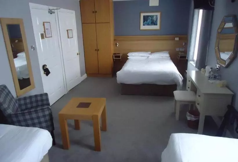Perhehuone, Templemore Arms Hotel