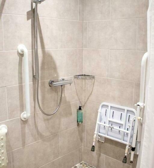 חדר סטנדרט מותאם לאדם עם מוגבלויות, The Rostrevor Inn