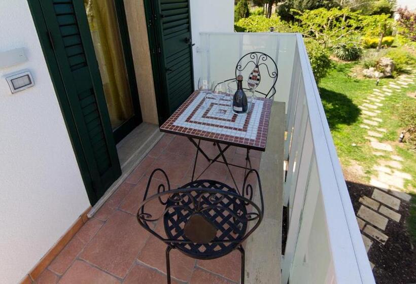 חדר סטנדרט עם מרפסת, B&b Neptunia Fronte Mare