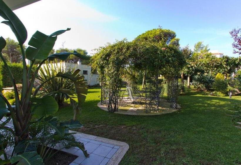 חדר לארבעה סטנדרטי עם נוף לגינה, B&b Neptunia Fronte Mare