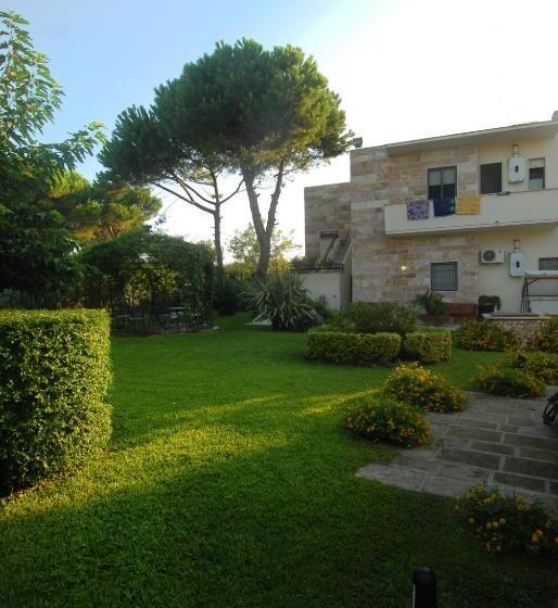 חדר לארבעה סטנדרטי עם נוף לגינה, B&b Neptunia Fronte Mare