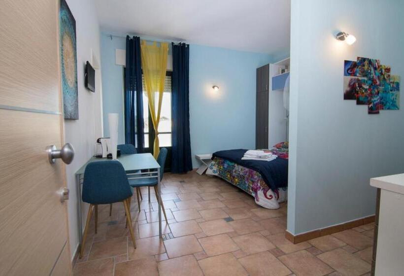 חדר לארבעה סטנדרטי עם נוף לגינה, B&b Neptunia Fronte Mare