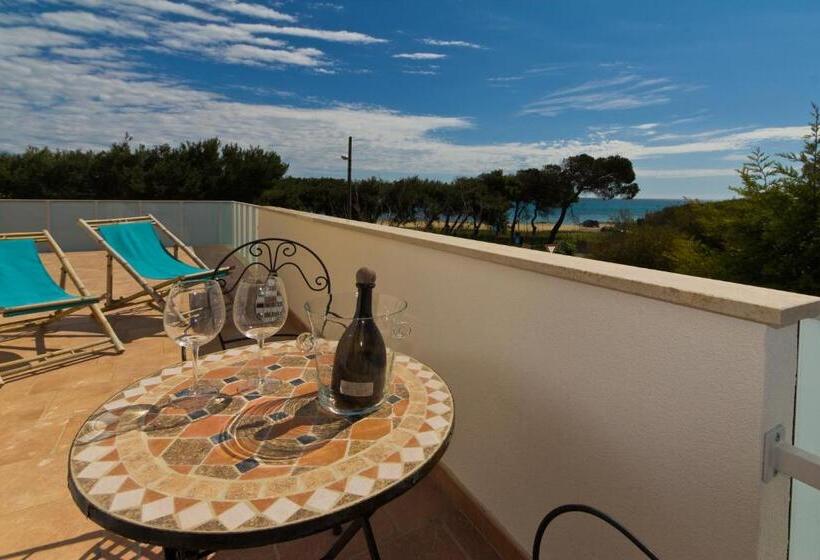 חדר סטנדרט נוף לים עם מרפסת, B&b Neptunia Fronte Mare