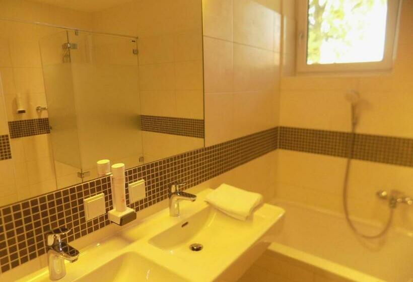 חדר משפחתי, Mostlandhof