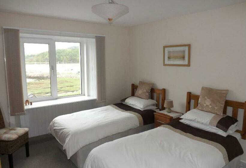 غرفة قياسية مطلّة علي البحر, The Mariner