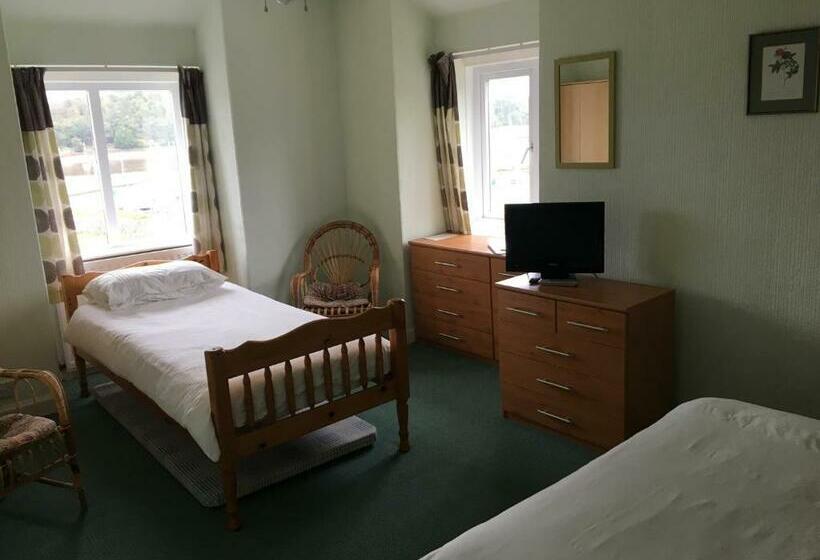 غرفة عائلية مطلّة علي البحر, The Mariner