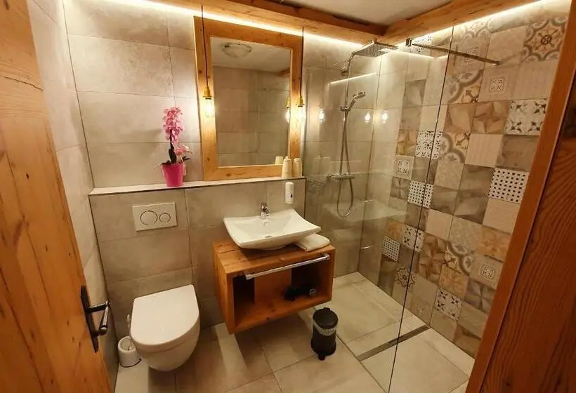 2 Bedroom Suite with Balcony, Romantik Pension Lehrberg
