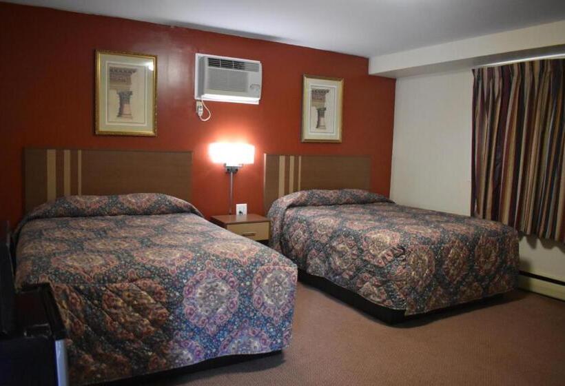 带2个双人床的标准工作室, South Hills Motel