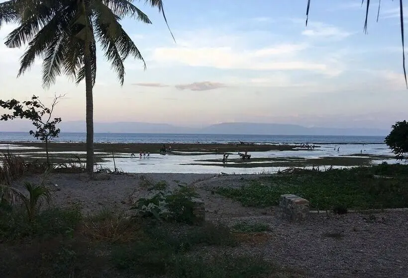 ルームシェアのワンベッド, East Lombok Dive Hotel   Hostel
