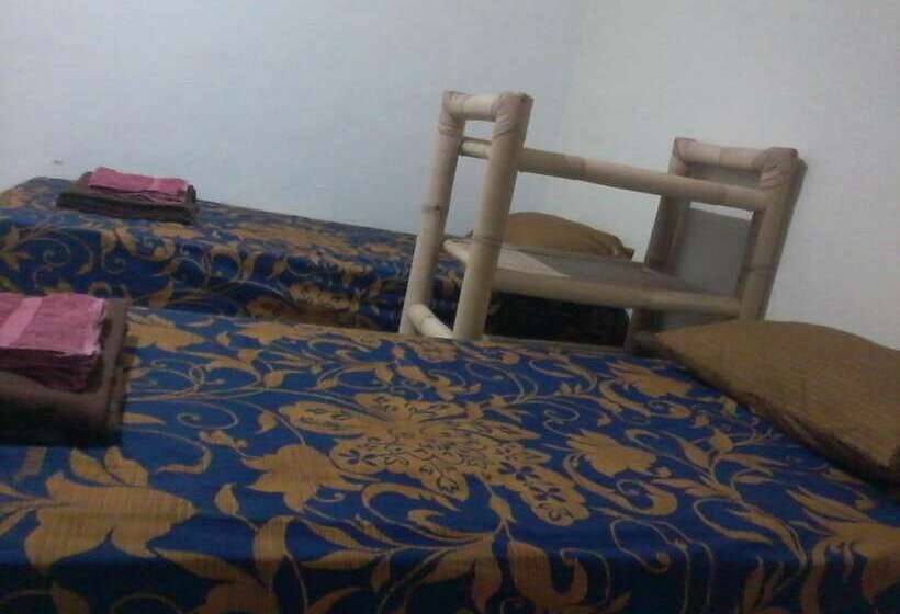 מיטה בחדר משותף, East Lombok Dive Hotel   Hostel