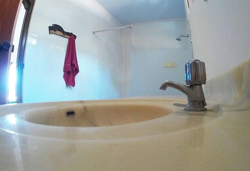 מיטה בחדר משותף, East Lombok Dive Hotel   Hostel