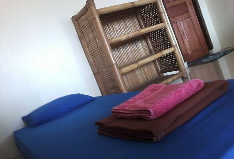 מיטה בחדר משותף, East Lombok Dive Hotel   Hostel