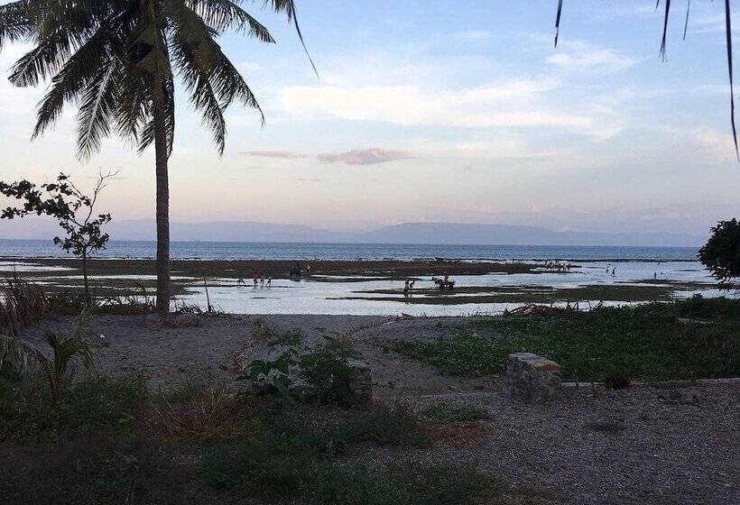Кровать в Общей Комнате, East Lombok Dive Hotel   Hostel