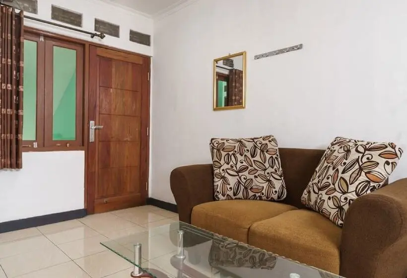 スタンダードルーム, Reddoorz @ Cibogo Puncak Bogor 2