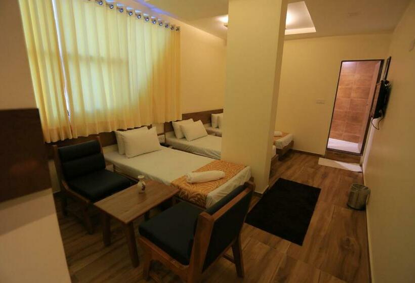 标准三人间, The Grand Raveta