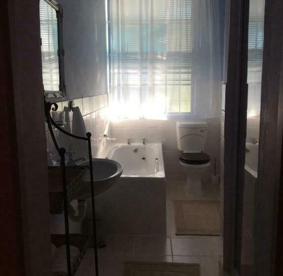 스탠다드 룸 킹사이즈 침대, Kingston Farm