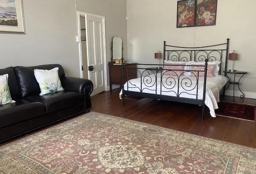 1 Schlafzimmer Apartment, Kingston Farm