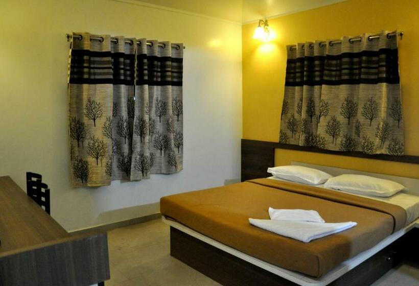 スタンダードルーム, Rutu S Holidays Resort Panhala
