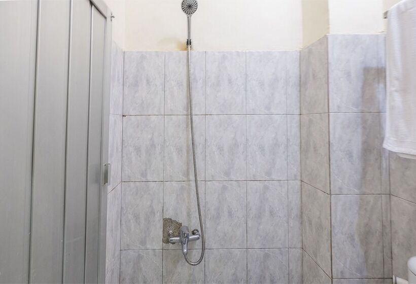 Номер Deluxe, Reddoorz Near Alun Alun Wonosobo 2