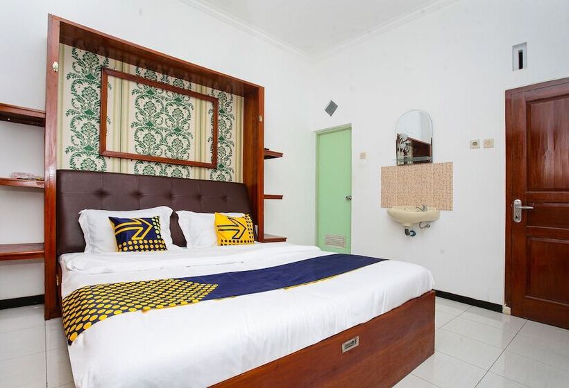 Номер Deluxe, Reddoorz Near Alun Alun Wonosobo 2
