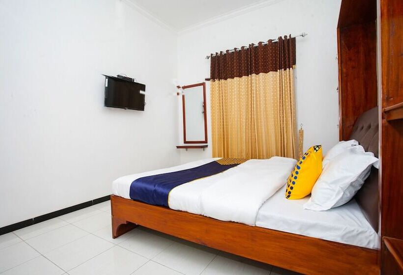 Номер Deluxe, Reddoorz Near Alun Alun Wonosobo 2
