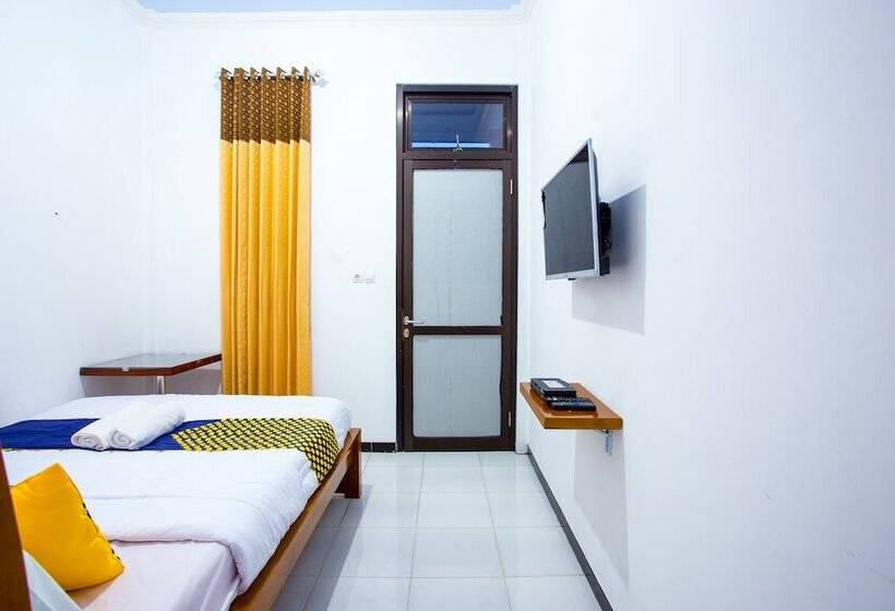 Номер Deluxe, Reddoorz Near Alun Alun Wonosobo 2