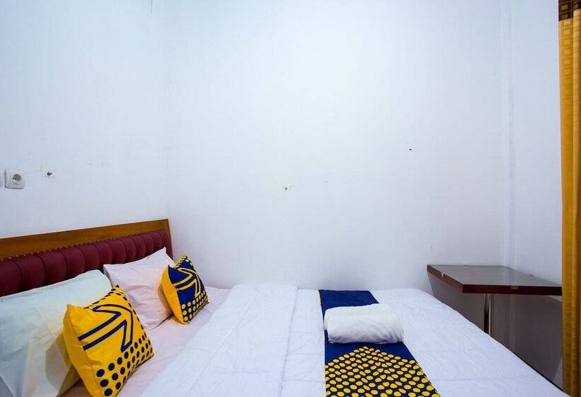 Номер Deluxe, Reddoorz Near Alun Alun Wonosobo 2