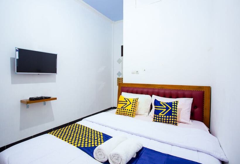 Номер Deluxe, Reddoorz Near Alun Alun Wonosobo 2