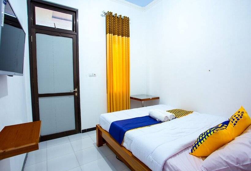 Номер Deluxe, Reddoorz Near Alun Alun Wonosobo 2