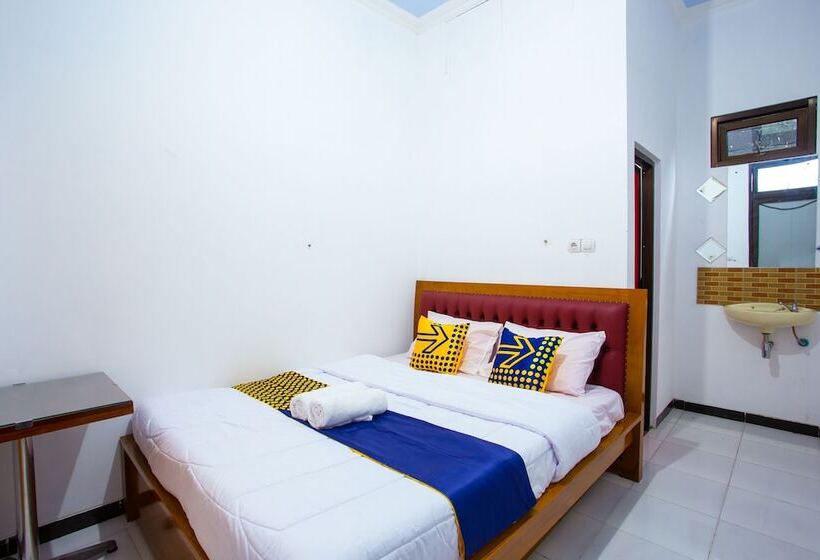 Номер Deluxe, Reddoorz Near Alun Alun Wonosobo 2