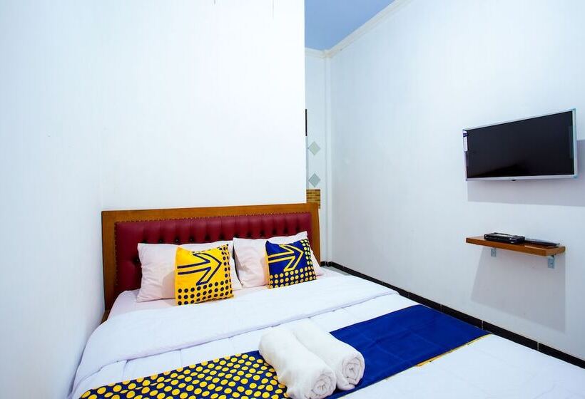 Номер Deluxe, Reddoorz Near Alun Alun Wonosobo 2