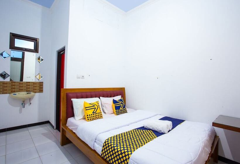 Номер Deluxe, Reddoorz Near Alun Alun Wonosobo 2