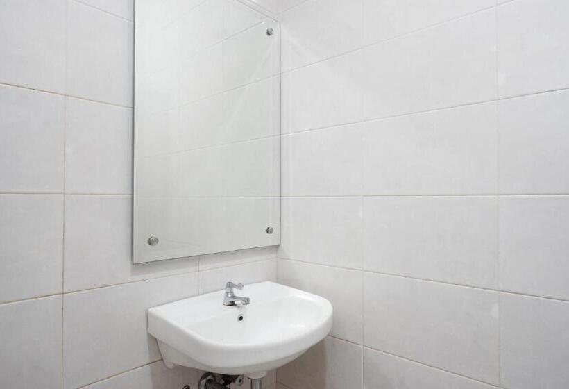 Номер Deluxe, Reddoorz Near Alun Alun Wonosobo 2