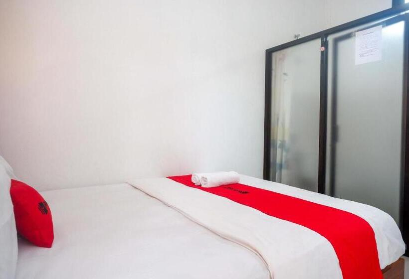 Номер Deluxe, Reddoorz Near Alun Alun Wonosobo 2