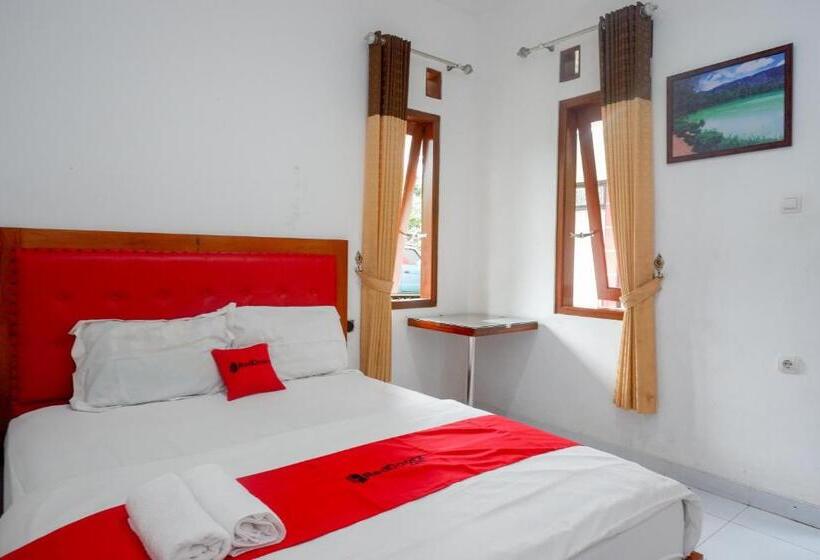 Номер Deluxe, Reddoorz Near Alun Alun Wonosobo 2