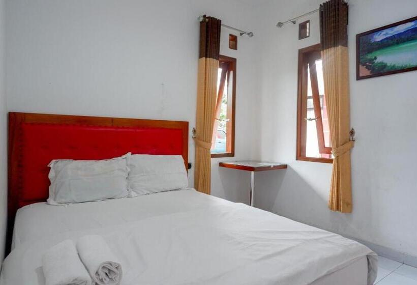 Номер Deluxe, Reddoorz Near Alun Alun Wonosobo 2