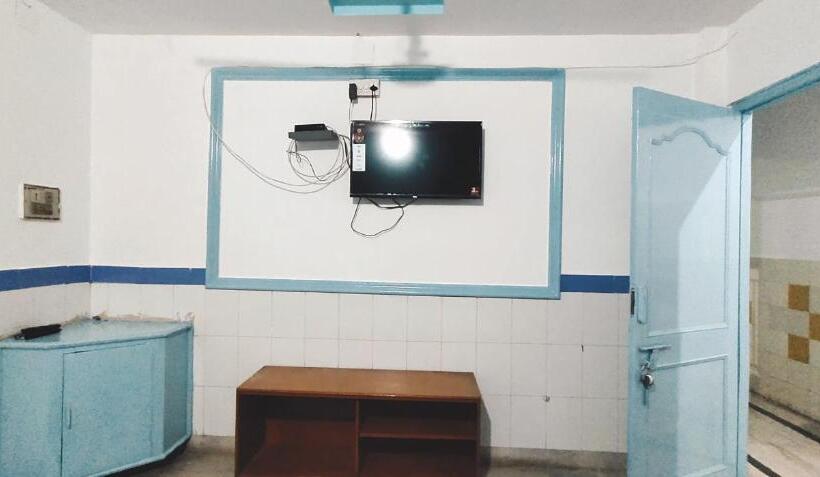 חדר דלוקס, Yogeshwer