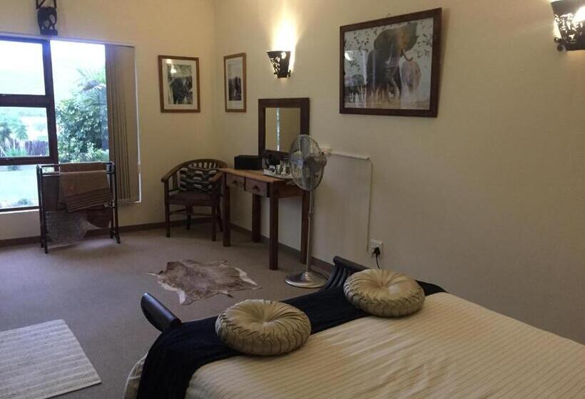 غرفة قياسية مطلّة علي حمام السباحة, Cheetah Lodge Guest House