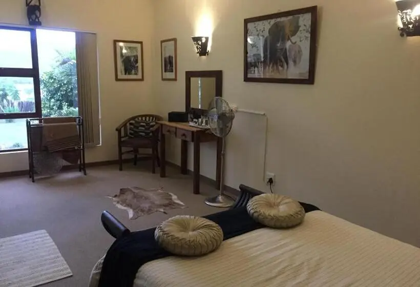 プールビュースタンダードルーム, Cheetah Lodge Guest House