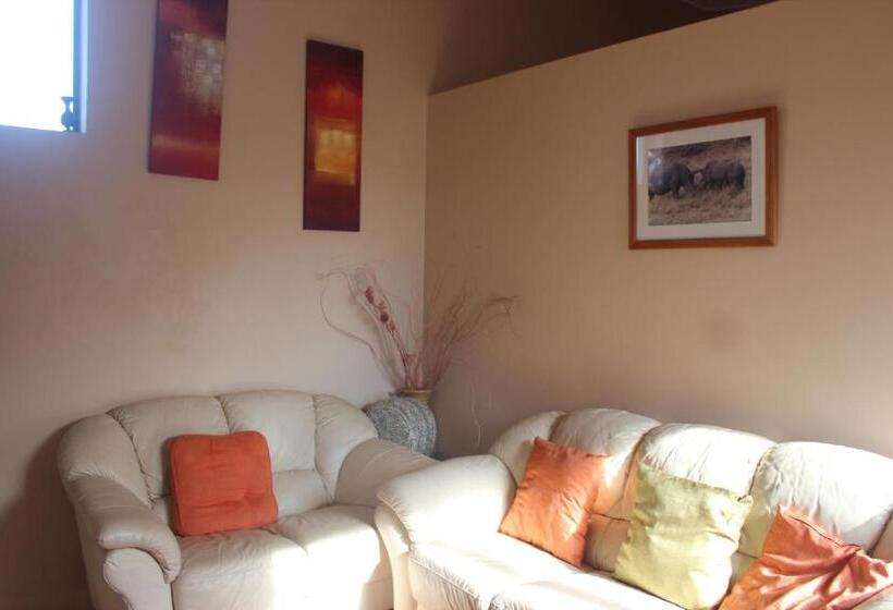 Семейный Номер, Cheetah Lodge Guest House