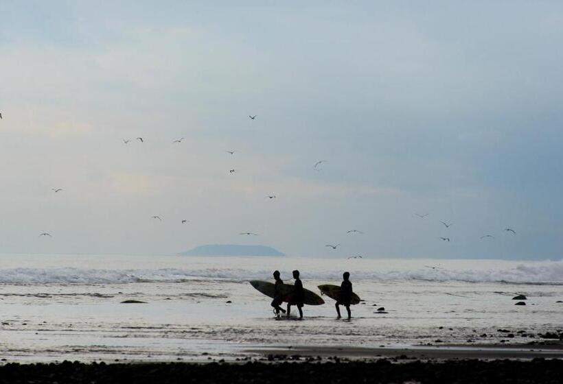 デラックスルーム, Medewi Secret Surfcamp