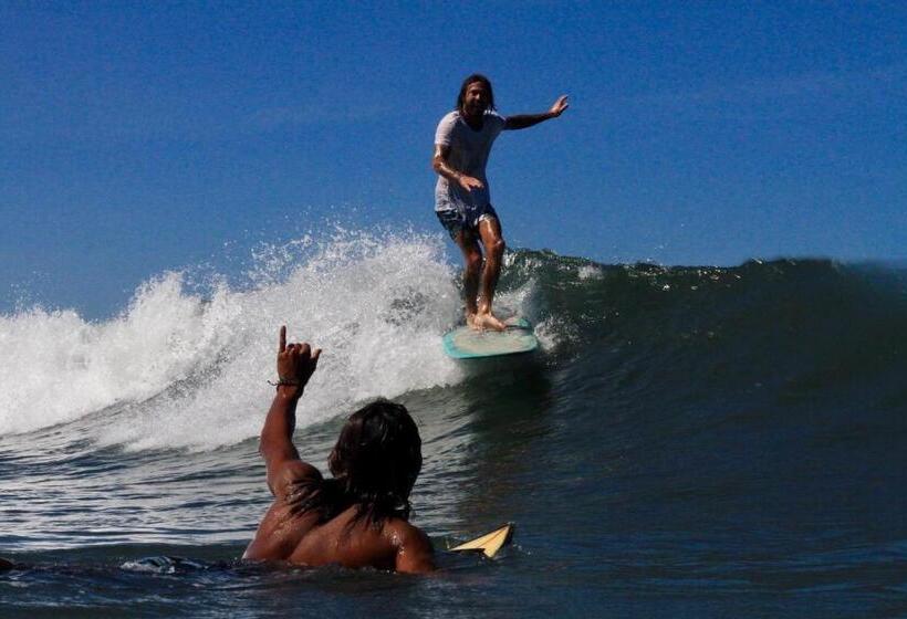 デラックスルーム, Medewi Secret Surfcamp