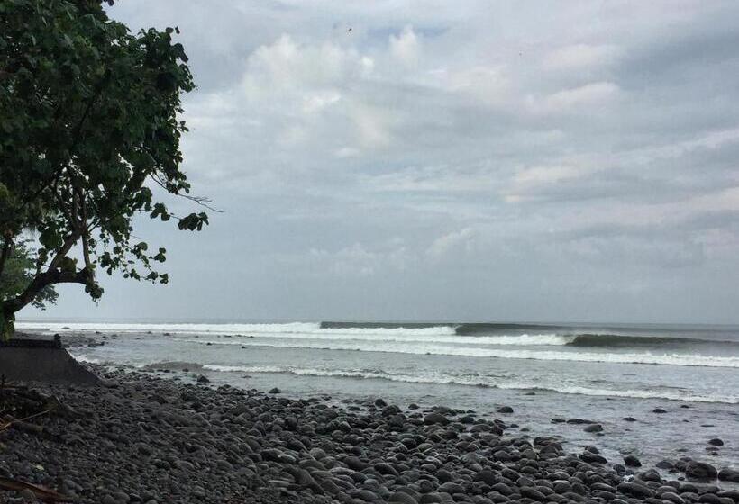 デラックスルーム, Medewi Secret Surfcamp