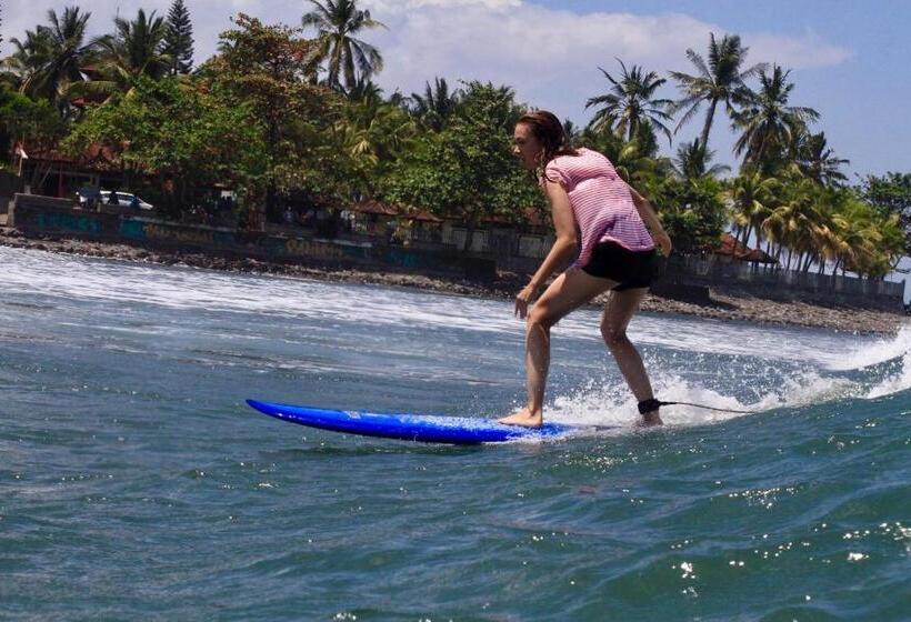 デラックスルーム, Medewi Secret Surfcamp