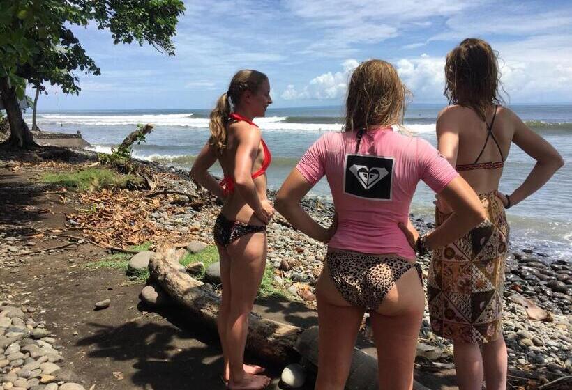 Номер Стандарт, Medewi Secret Surfcamp