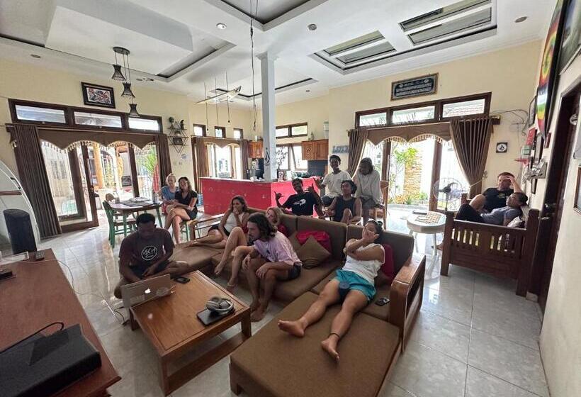 חדר סטנדרט נוף לבריכה, Medewi Secret Surfcamp