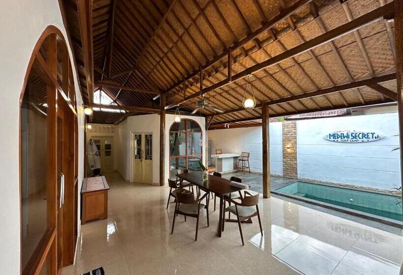 חדר סטנדרט נוף לבריכה, Medewi Secret Surfcamp