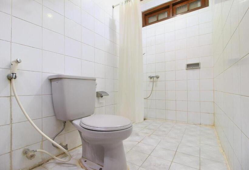 Номер Deluxe, Reddoorz At Hotel Putra Perdana Klaten