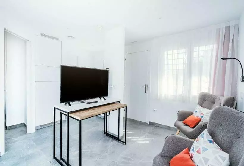 استودیوی استاندارد, Apartamentos Sunway Apollo