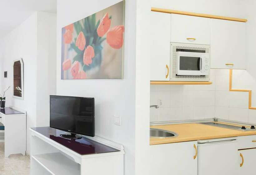 スタンダードスタジオ, Elba Lucia Sport & Suite